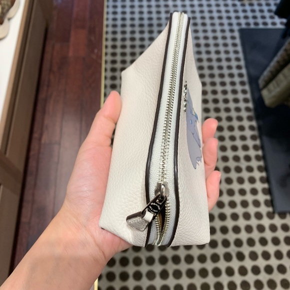 Disney X Coach Cosmetic Case 17 With Dumbo - Picture 2 of 3